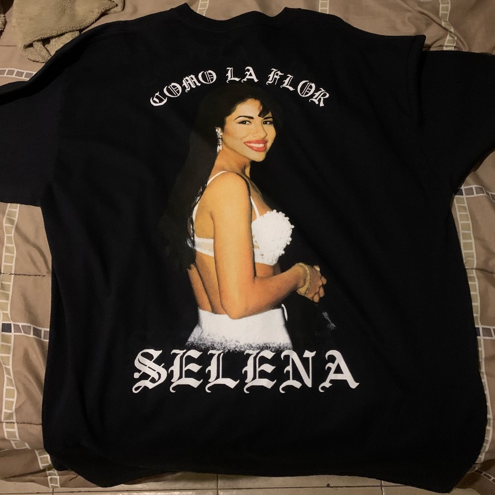 Selena tee shirt